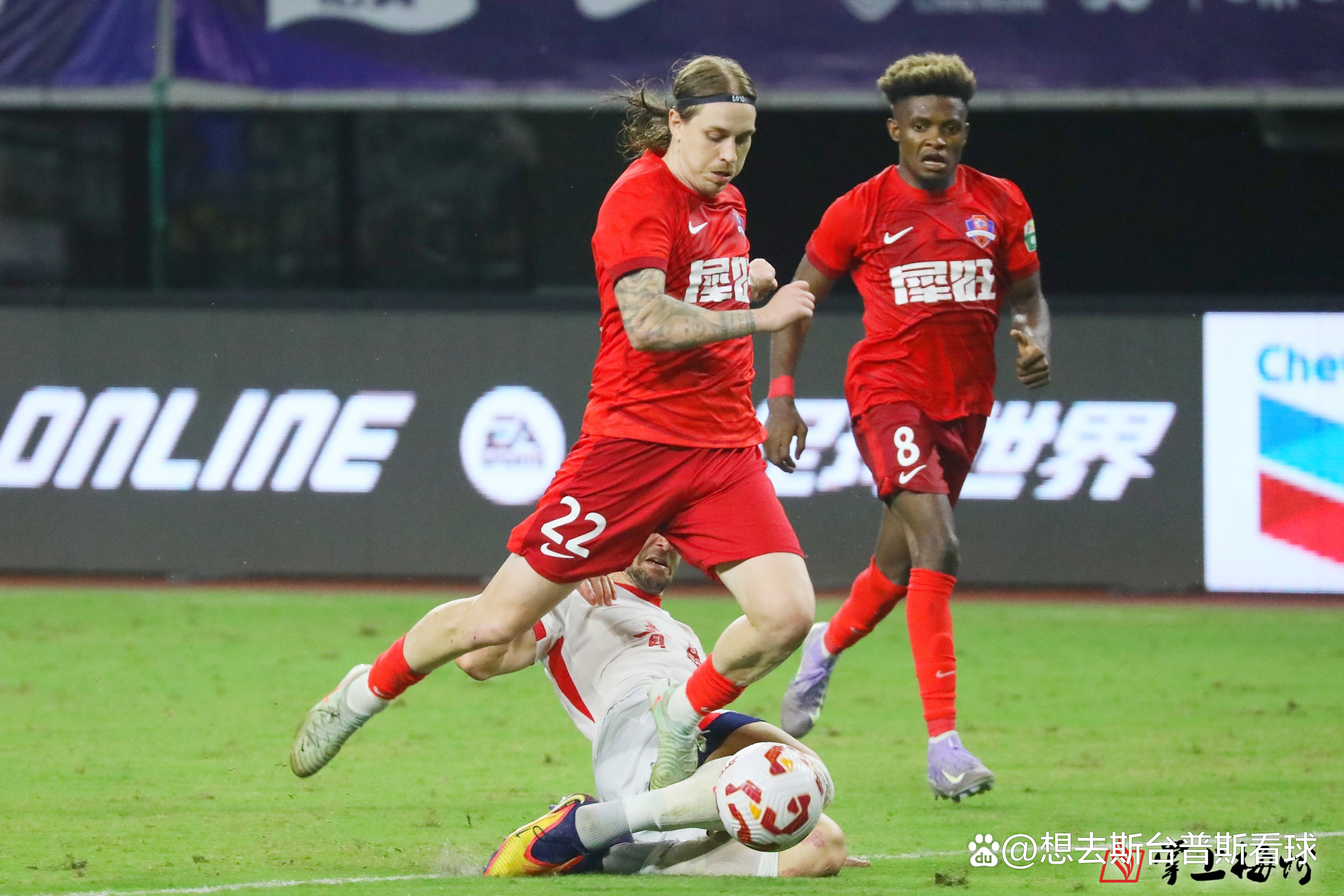 开云官网-从窗口期山东泰山备战法国杯到里昂集结日防线松动，费城76人围绕足总杯再遭质疑的简单介绍